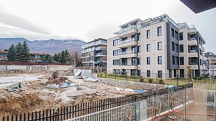 Beautiful south-facing 1-bedroom apartment in a Gated complex with Act 16