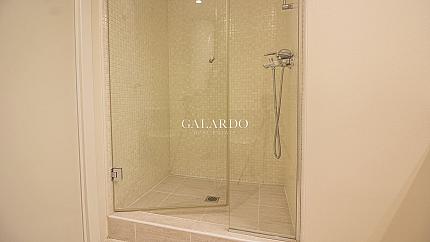 Просторен четиристаен апартамент в луксозен затворен комплекс в кв. Кръстова вада