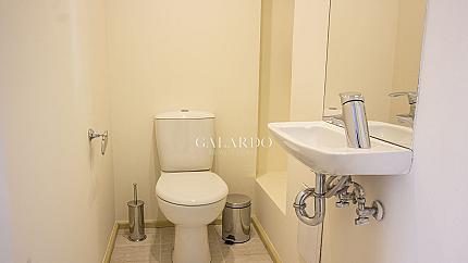 Просторен четиристаен апартамент в луксозен затворен комплекс в кв. Кръстова вада