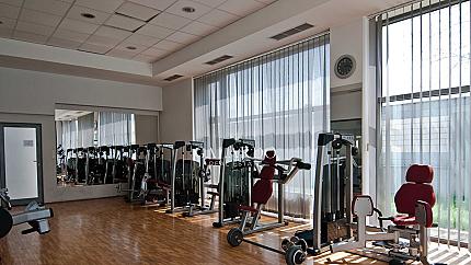 Просторен тристаен апартамент под наем в кв. "Кръстова вада"