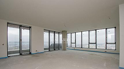 Просторен четиристаен апартамент в кв. Кръстова вада