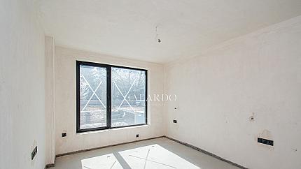 Тристаен апартамент за продажба във в.з.Американски колеж