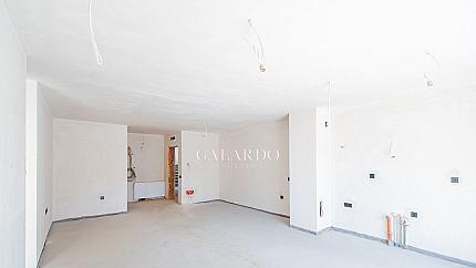 Тристаен апартамент за продажба във в.з.Американски колеж