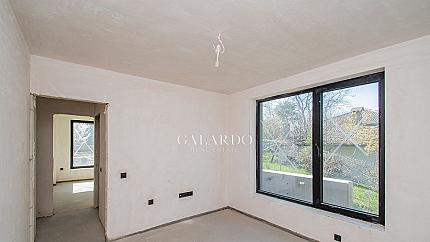 Тристаен апартамент за продажба във в.з.Американски колеж