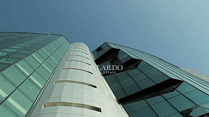 Office for rent in a representative business building Class A