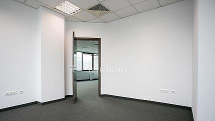 Office for rent in a representative business building Class A