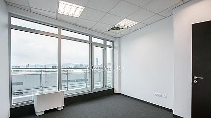 Office for rent in a representative business building Class A