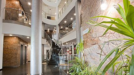 Office for rent in a representative business building Class A