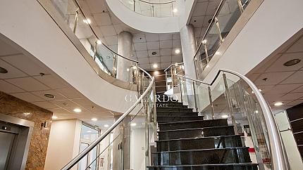 Office for rent in a representative business building Class A