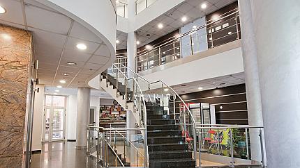 Office for rent in a representative business building Class A