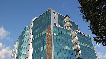 Office for rent in a representative business building Class A