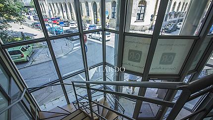 Представителнo помещение на до пл. "Славейков"