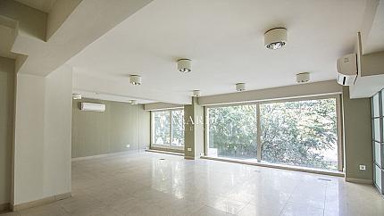 Представителнo помещение на до пл. "Славейков"