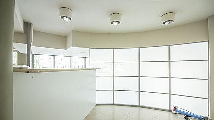 Представителнo помещение на до пл. "Славейков"