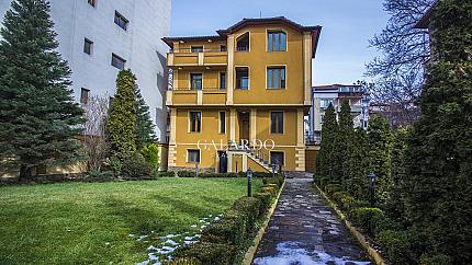 Представителна къща до Метростанция- Театрална