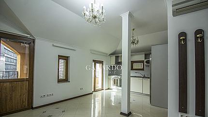 Представителна къща до Метростанция- Театрална