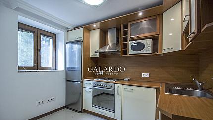 Представителна къща до Метростанция- Театрална