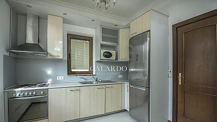 Представителна къща до Метростанция- Театрална