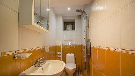 Представителна къща до Метростанция- Театрална