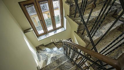 Представителна къща до Метростанция- Театрална