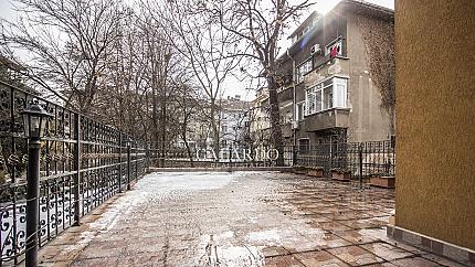 Представителна къща до Метростанция- Театрална