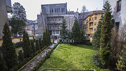 Представителна къща до Метростанция- Театрална