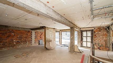 Commercial premises on a busy street in Borovo district