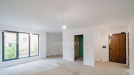 Тристаен апартамент в бутикова сграда