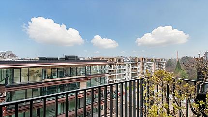 Тристаен апартамент за продажба в затворен комплекс в Манастирски ливади