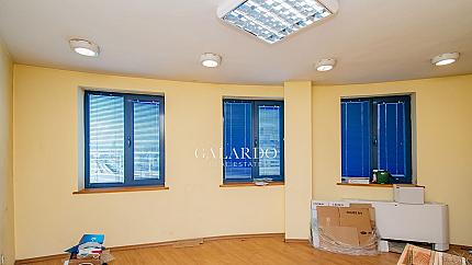 Самостоятелен офис до моста Чавдар, Център