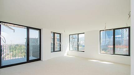 Модерен тристаен апартамент в сграда Кошер