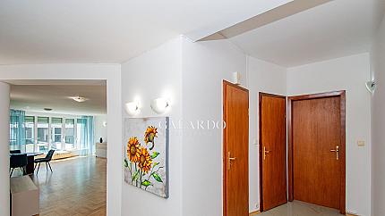 Четиристаен апартамент/офис под наем в кв. Лозенец