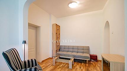 Тристаен апартамент под наем до Докторска градина