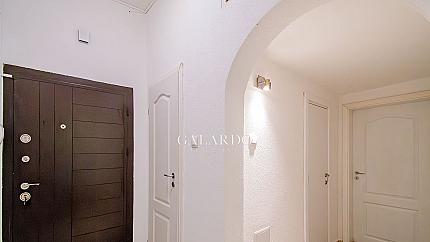 Тристаен апартамент под наем до Докторска градина