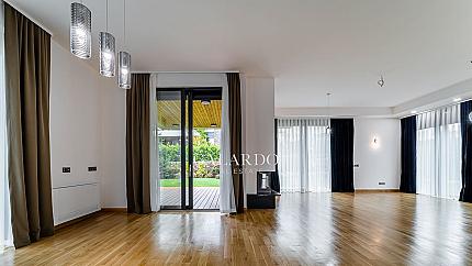 Луксозна къща в комплекс от затворен тип кв. Малинова долина