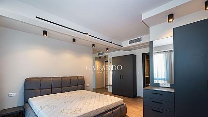 Дизайнерски двустаен апартамент под наем в Центъра