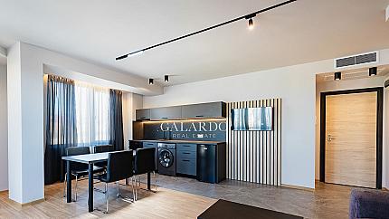 Дизайнерски двустаен апартамент под наем в Центъра