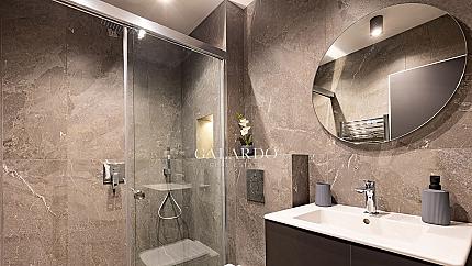 Дизайнерски двустаен апартамент под наем в Центъра