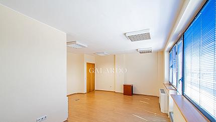 Independent office next to Chavdar bridge, Center