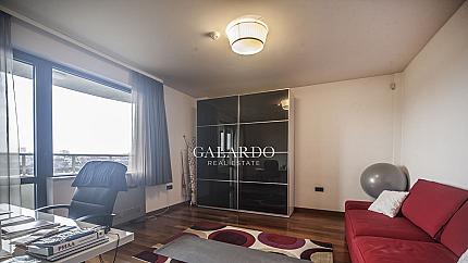 Furnished two-bedroom apartment in a representative building next to Doctor's monument