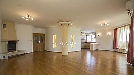 Spacious apartment whit three bedrooms in the district of Lozenets