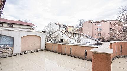 A spacious three-bedroom property in the City Center