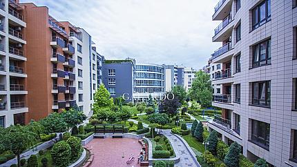 Luxurious two - bedrooms apartment in gated complex Este, Iztok