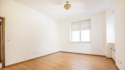 Spacious unfurnished apartment in Doctor's Garden