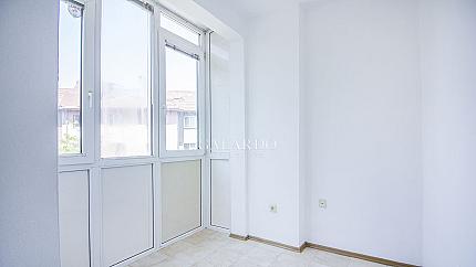 Spacious unfurnished apartment in Doctor's Garden