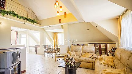 Four-bedroom apartment close to the Medical Academy