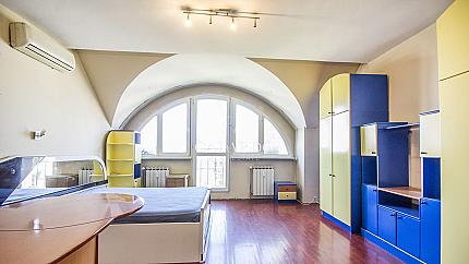 Four-bedroom apartment close to the Medical Academy