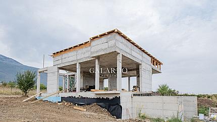 Просторна еднофамилна къща с три спални в кв. Драгалевци
