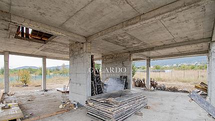 Просторна еднофамилна къща с три спални в кв. Драгалевци