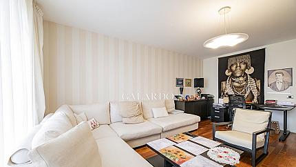 Elegant two-bedroom apartment next to the Prince"s Garden